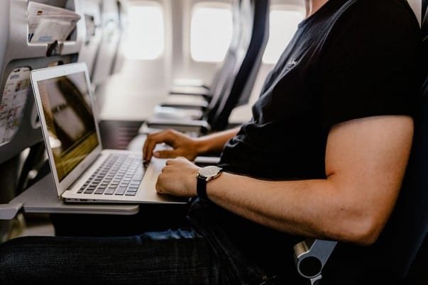 Schreiben Sie für Reise-Websites, um auf Reisen Geld zu verdienen