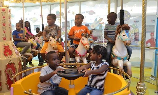Fun World Entertainment 센터는 라고스 본토에서 아이에게 적합한 행아웃 장소입니다.