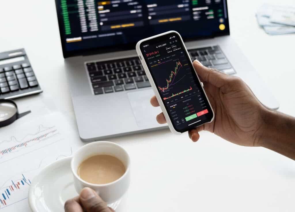How do stockbrokers make money?