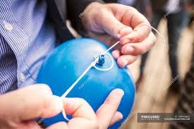 How to tie a balloon