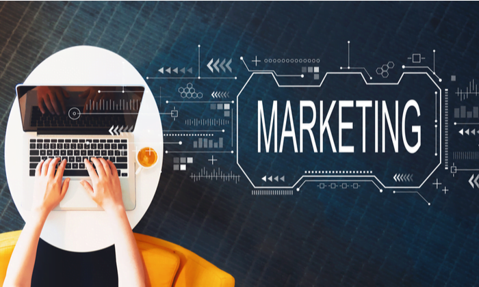Ottenere una laurea in marketing digitale può essere utile se vuoi avere una carriera nel marketing digitale.