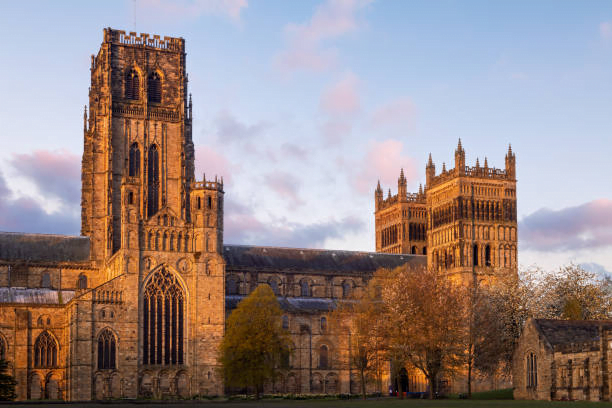 Durham Katedrali ne için bilinir?