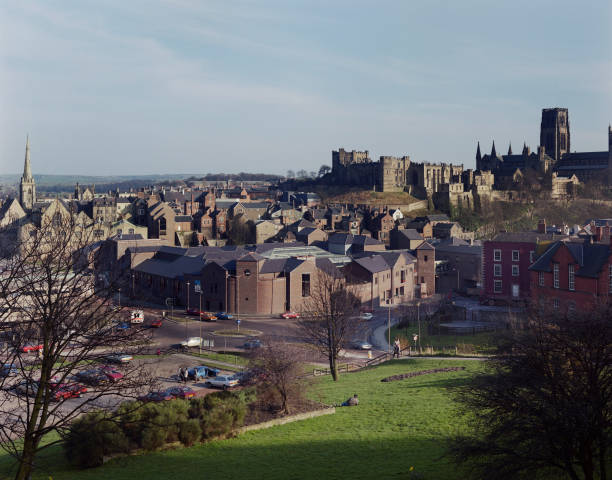 Wofür ist die Kathedrale von Durham bekannt?