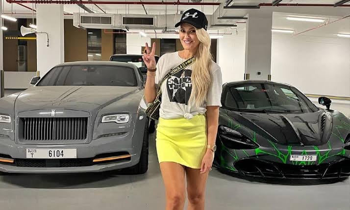 Är Supercar Blondie en miljardär?