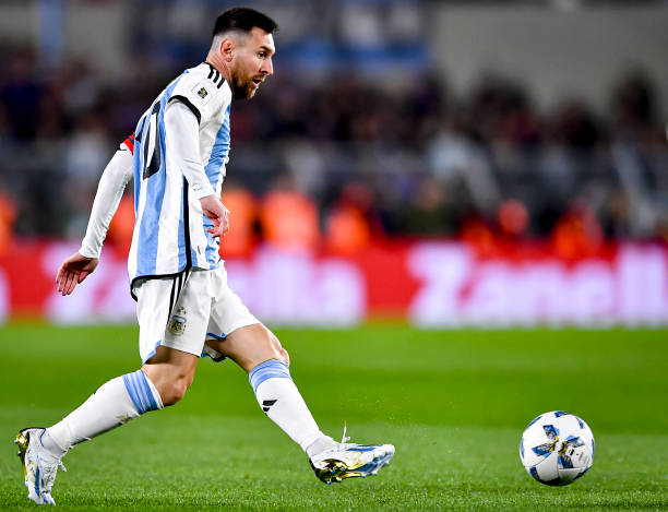 Qual é a altura de Lionel Messi