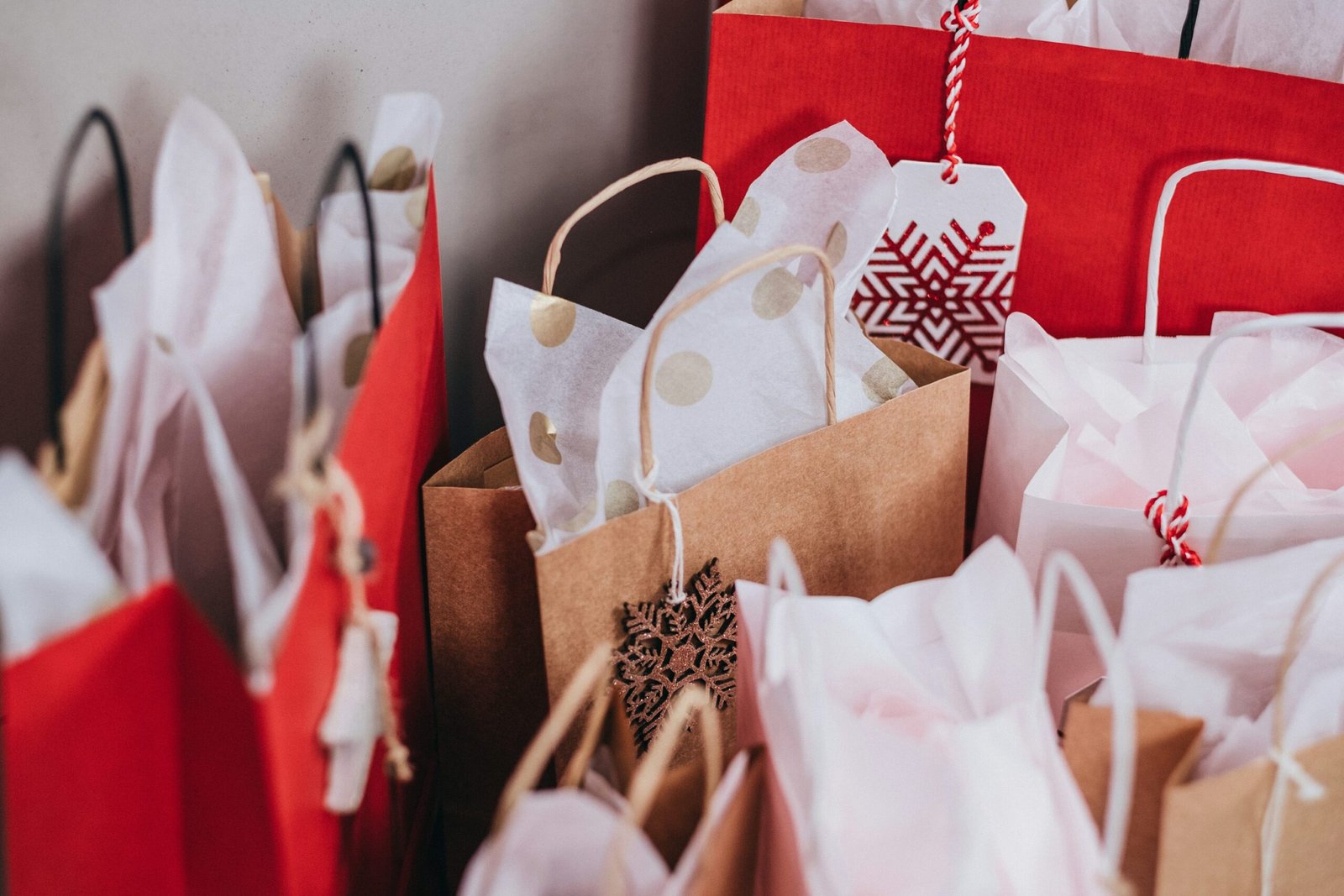 How to Not Overspend During Christmas (Ultimate Guide to a Joyful, Stress-Free Holiday Without Breaking the Bank) 1 how to not overspend at Christmas